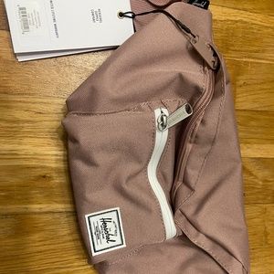 NEW WITH TAGS- Herschel 17 hip pack